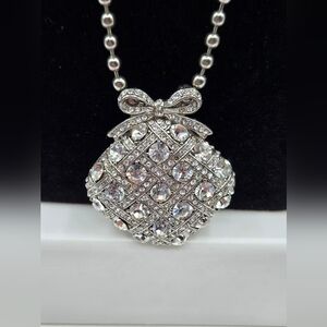 VINTAGE Silver Tone Rhinestone Pendant Necklace Silver Tone Bow